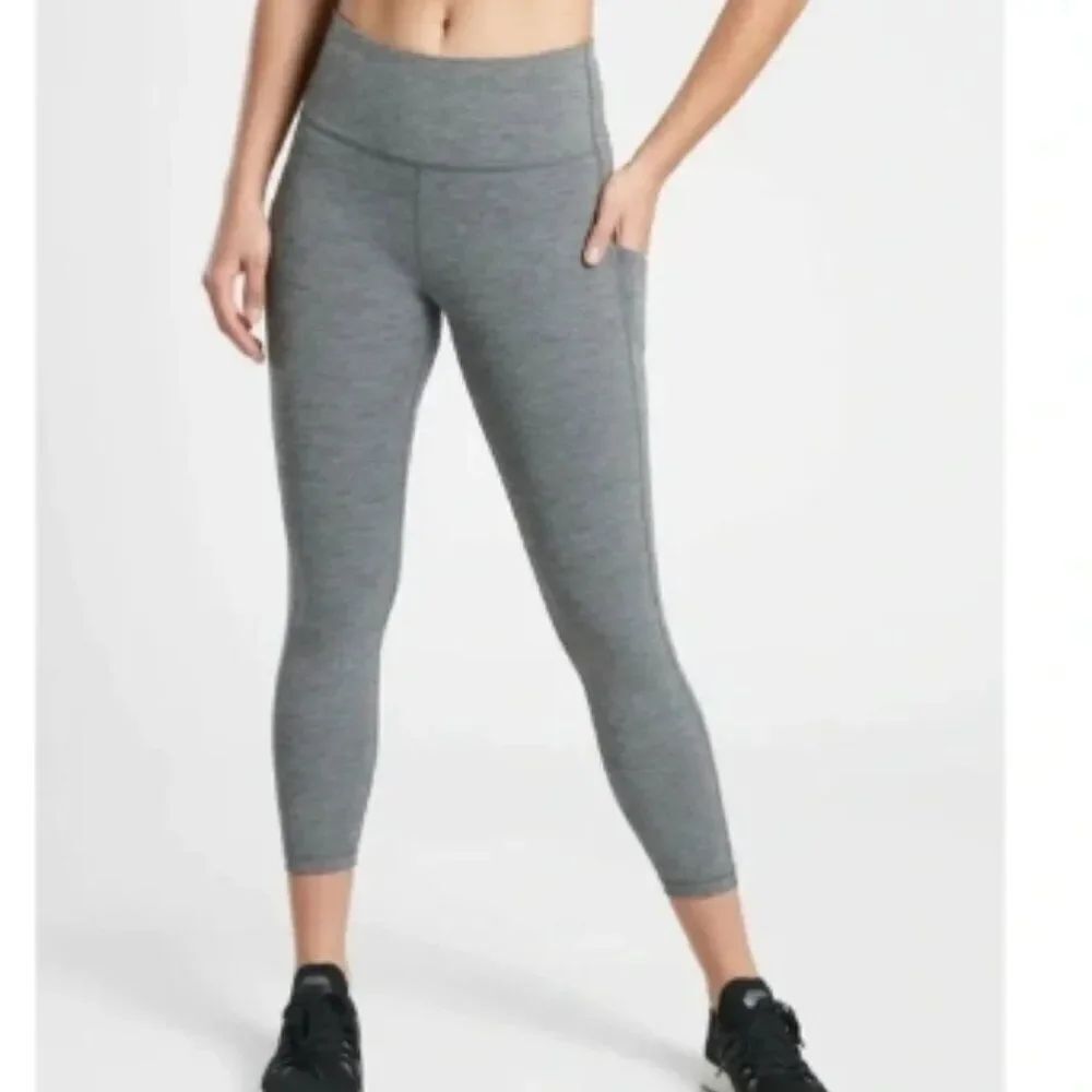 NWOT Athleta Ultimate Capri Stash 7/8 in Size S